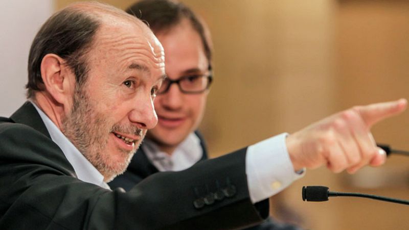 Rubalcaba llamará a Rajoy antes de la cumbre de Bruselas