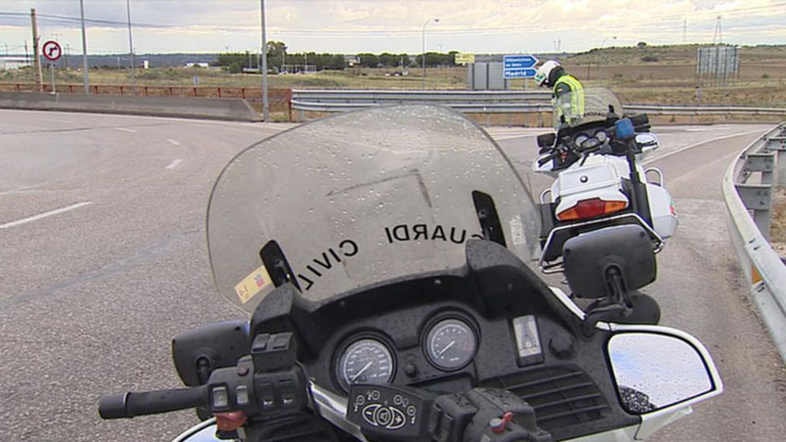 Telediario 1: "Disfruta de tu moto sin dejar de disfrutar de tu vida", Tráfico intenta concienciaros del peligro de la velocidad | RTVE Play