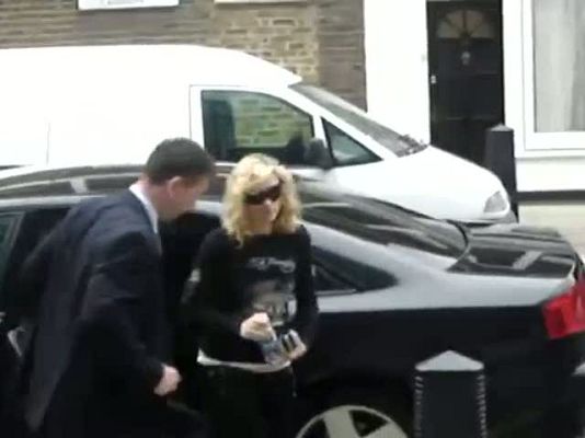  - Madonna llegando a su Gimnasio