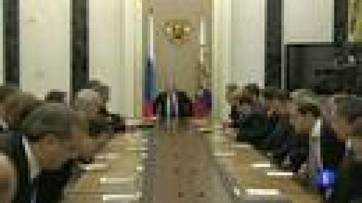 Telediario 1 - Putin renueva en un 75 % su gobierno