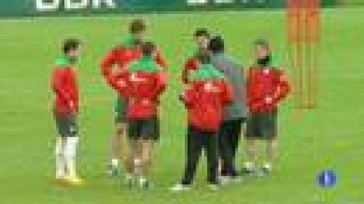 Telediario 1 - Bielsa sigue preparando la Copa, pese a la lluvia