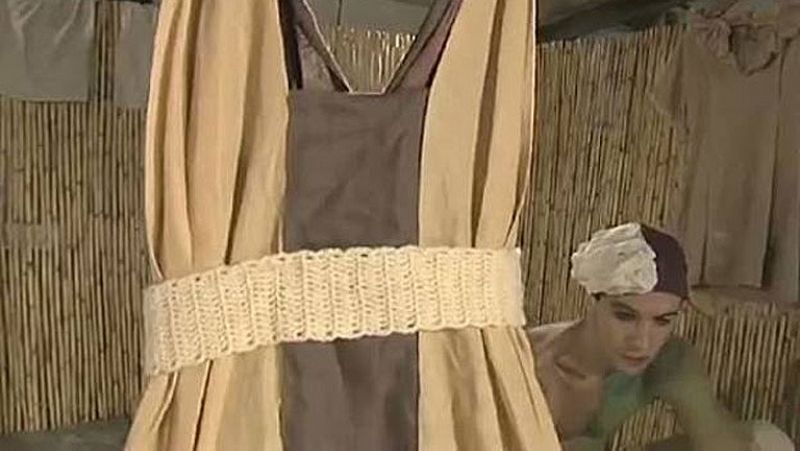  Gran noche de la joven moda marroquí en el Matadero de Casablanca. Esta ciudad ha sacado a la luz la latente escena 'underground' marroquí... Moda, música, literatura, cocina, teatro...