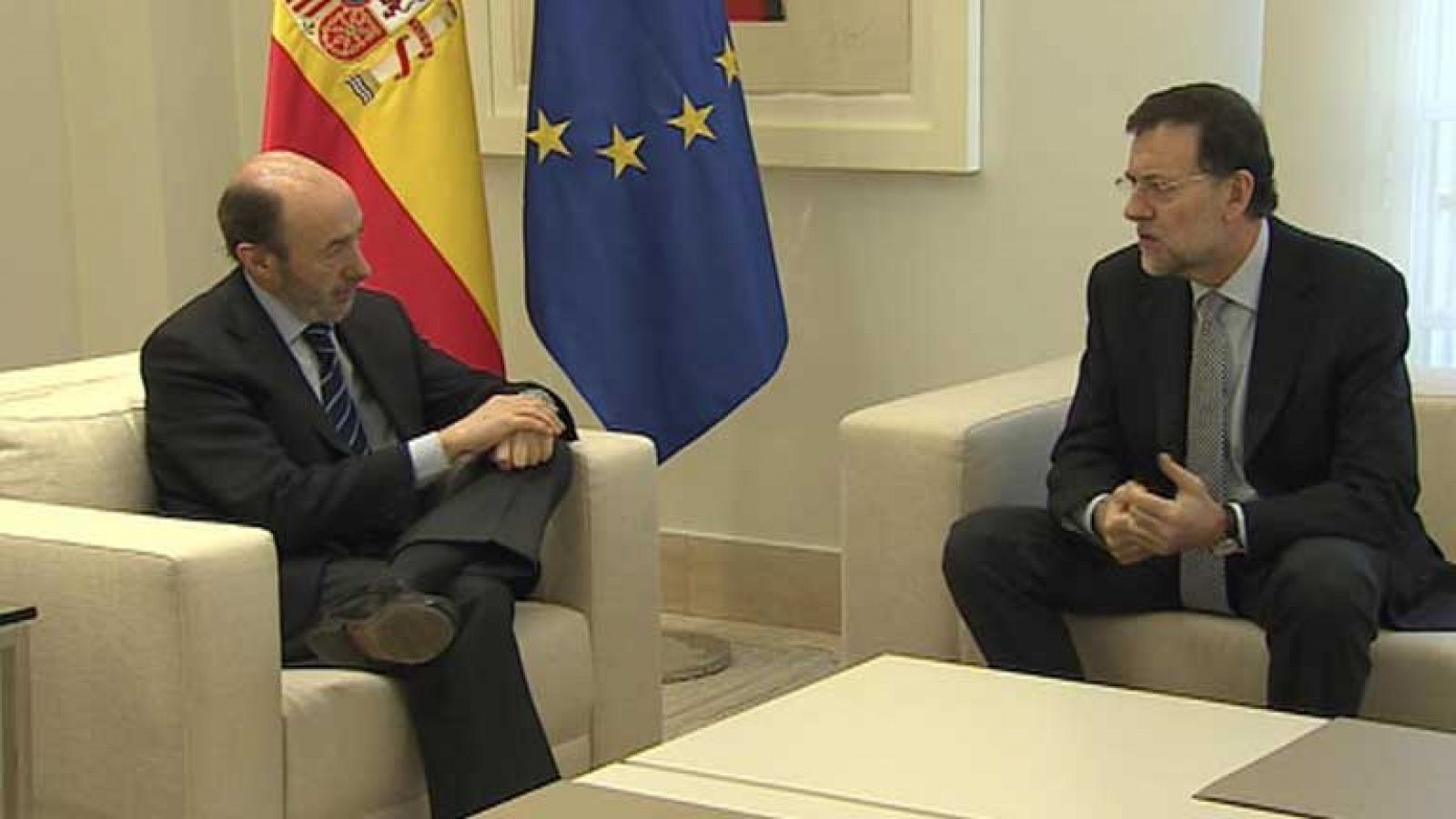 La conversación telefónica entre Rajoy y Rubalcaba deja una cita para este viernes en Moncloa