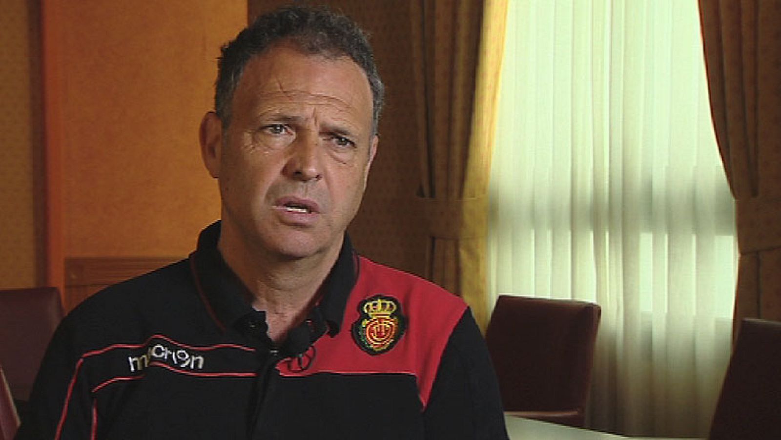 Joaquín Caparrós fue el último técnico que llevó al Athletic Club a una final de Copa. Fue en la temporada 2008/2009 y el rival era el Barça que llegaba a Mestalla con el objetivo de apuntarse el primer título de la era Guardiola. La Copa del Rey acabó viajando a Barcelona y Caparrós reconoció en rueda de prensa que habían perdido "ante el mejor equipo del mundo", como así demostraría el club culé en los meses posteriores. El hoy entrenador del RCD Mallorca ha recordado para RTVE.es como fue aquella final y nos da las claves para la final de la Copa del Rey 2012 que se disputará el viernes 25 de mayo en el estadio Vicente Calderón.