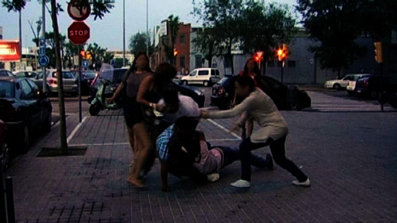 Mi casa, mi cruz - Peleas en la puerta de casa - Comando Actualidad | Ver