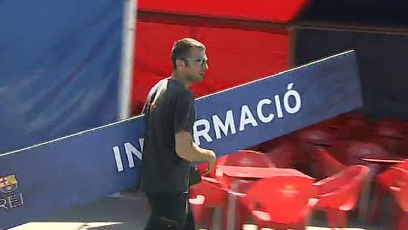 La ribera del Manzanares es la zona elegida para acoger a los miles de seguidores de Barcelona y Athletic Club que ya han empezado a llegar a la capital para disfrutar de la final de la Copa del Rey 2012.