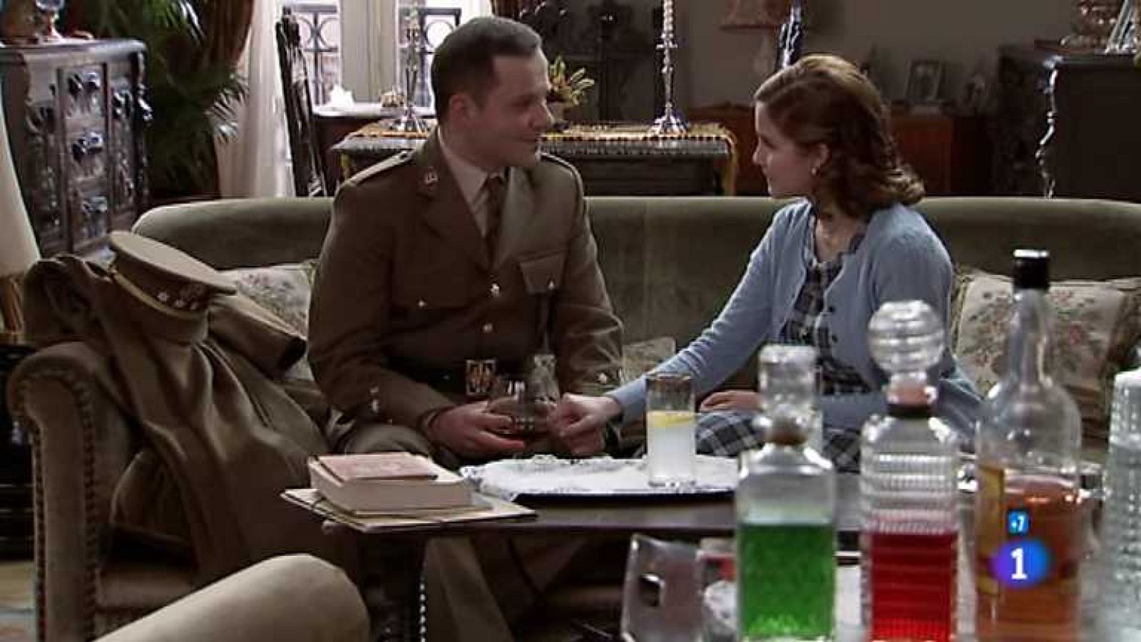 Amar en tiempos revueltos - T7 - Capítulo 182 - Cecilia decide volcarse en Gustavo, pero Daniela lo interpreta como una huida hacia delante - Ver ahora