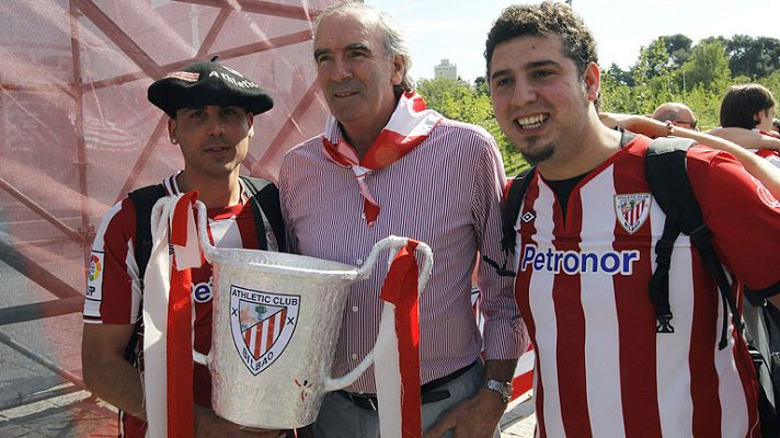 Las mareas rojiblanca y azulgrana inundan Madrid