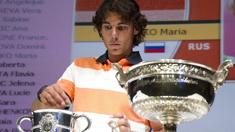 El tenista español Rafa Nadal ha evitado a Federer en el sorteo de Roland Garros, torneo en el que solo se cruzaría con Djokovic en una hipotética final.