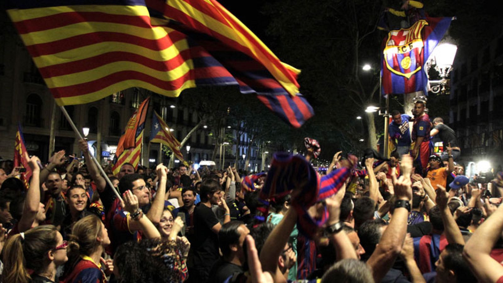 La afición culé celebró el triunfo en Canaletas