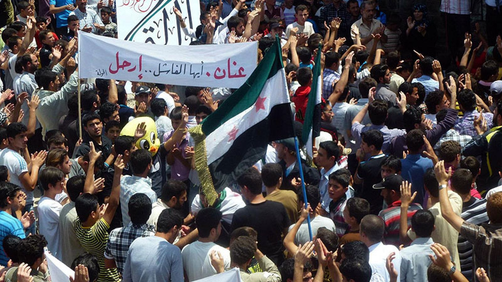 Miles de sirios salen a protestar contra la matanza de Hula