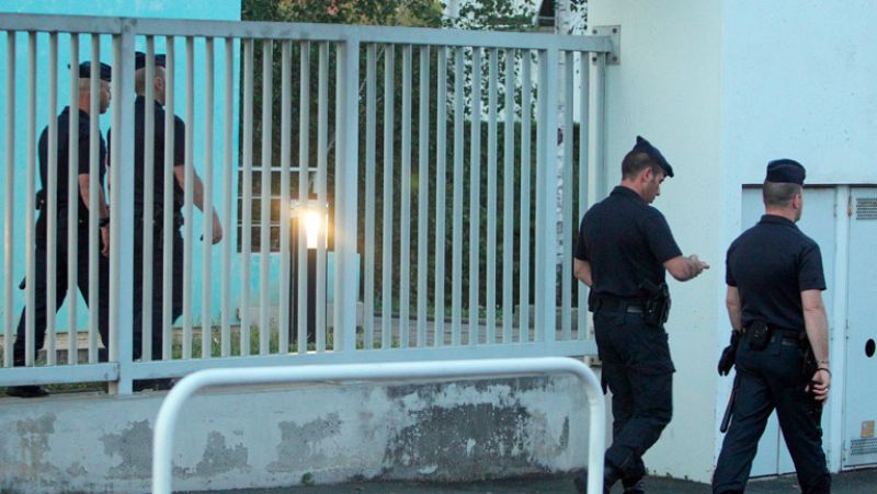 Los etarras detenidos en Francia permanecen en la comisaría de Bayona