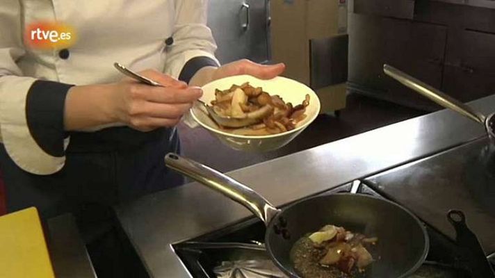 Conectando España - Lastres: hacer ensalada de rape