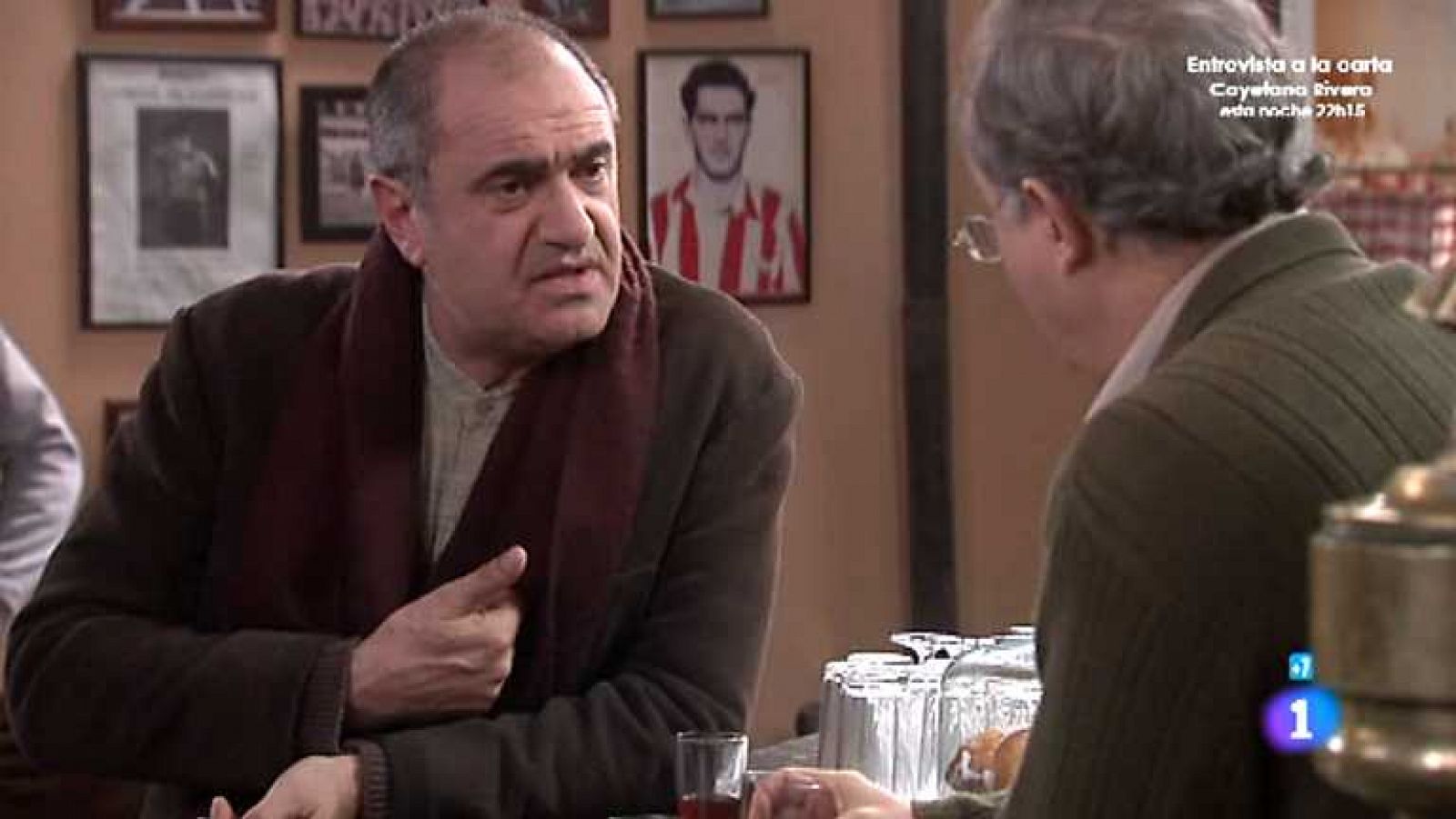 Amar en tiempos revueltos - T7 - Capítulo 184 -  Félix ha contratado a una falsa enfermera para que"entretenga"a Viktor - ver ahora