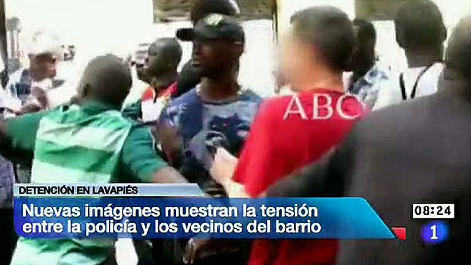 Nuevas imágenes muestran la tensión entre policías y vecinos en Lavapiés | Ver