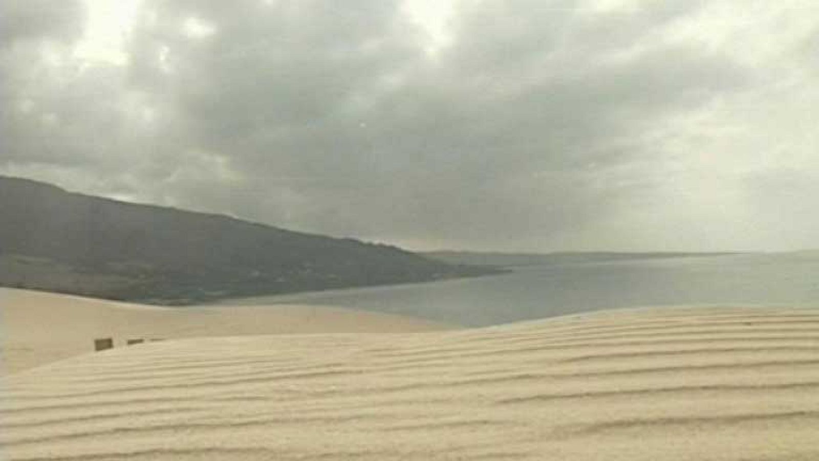 Una de las pocas playas vírgenes que quedan en España, en peligro por la construcción de un complejo urbanístico