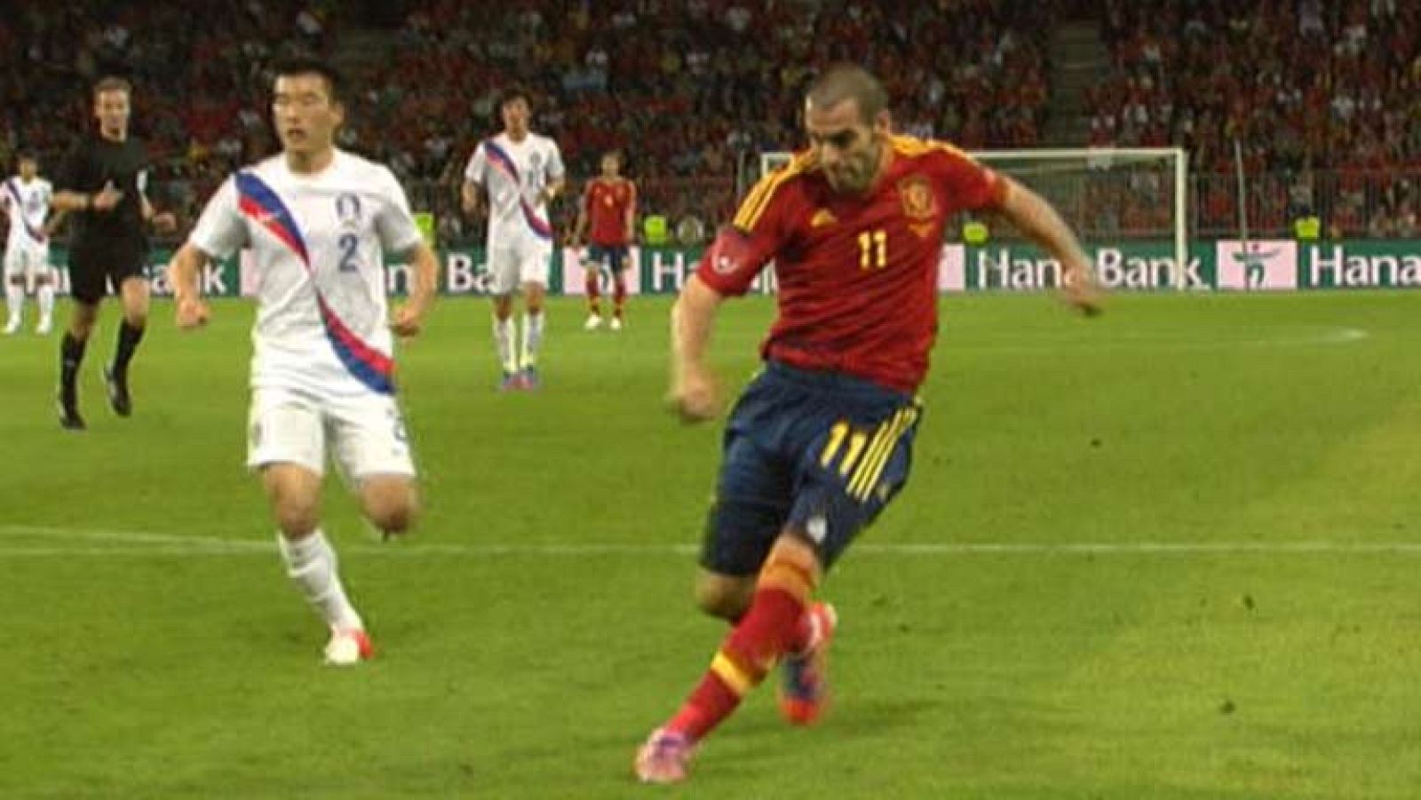 El jugador español Álvaro Negredo ha marcado el 4-1 ante Corea del Sur en el minuto 79, tras aprovechar un gran pase de Roberto Soldado.