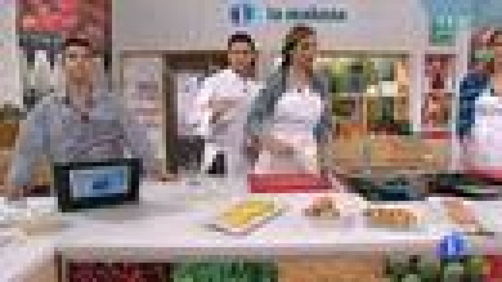 Tortillas rellenas con mejillones y ensalada de legumbres y naranja