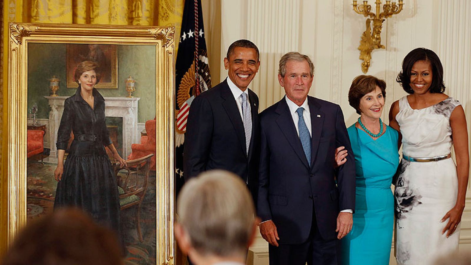Obama y Bush apartan sus rencores por un día al desvelar retrato oficial del expresidente de EE.UU. | Ver