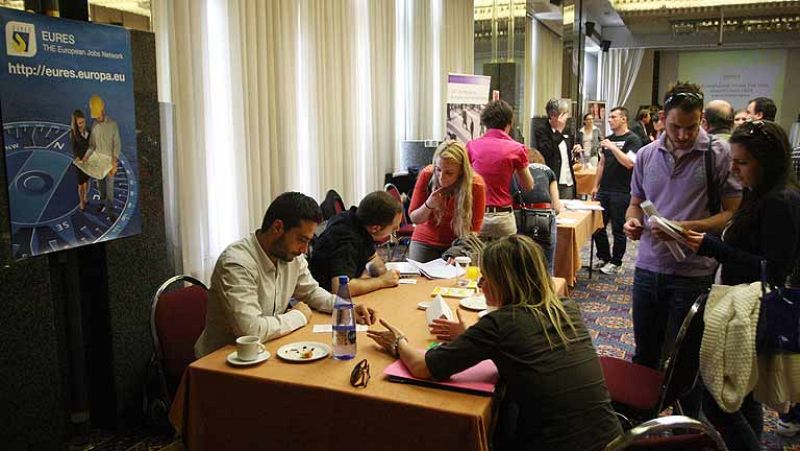 El paro se mantiene en abril en el 11% en la eurozona