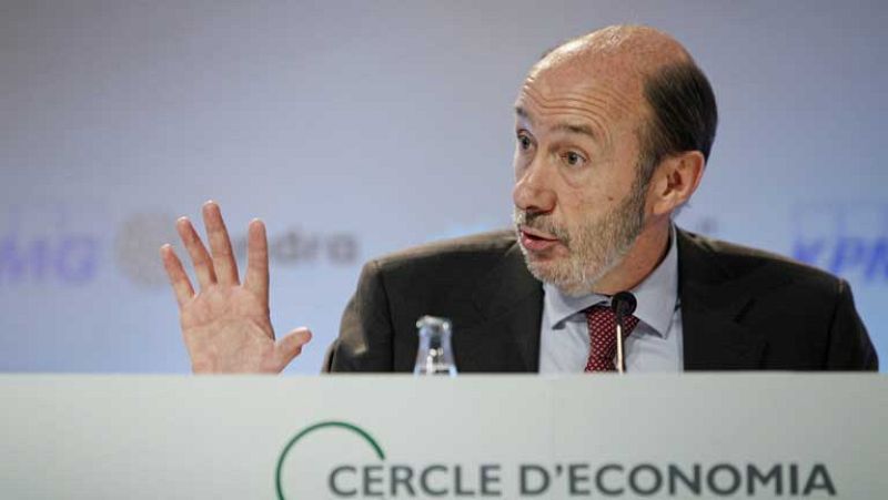Críticas de Rubalcaba a la gestión del Gobierno en la crisis de Bankia
