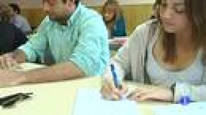 Telediario 1 - Se aplaza el oral de idiomas en selectividad