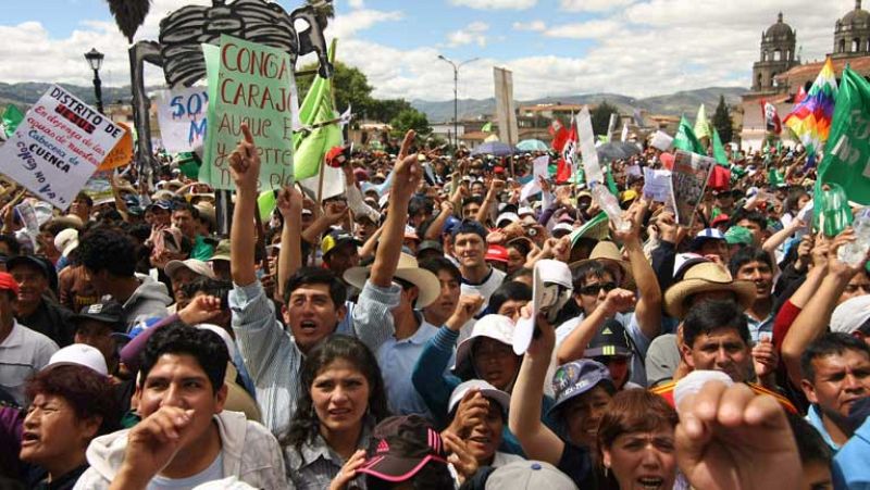 Protestas contra la explotación minera en Perú obligan a decretar el Estado de Emergencia 