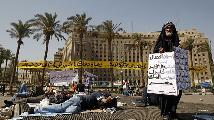 Informativo 24h - Cientos de personas siguen protestando en Tahrir por la sentencia a Mubarak