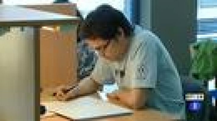 Telediario 1 - La selectividad más exigente para lograr becas arranca en Asturias