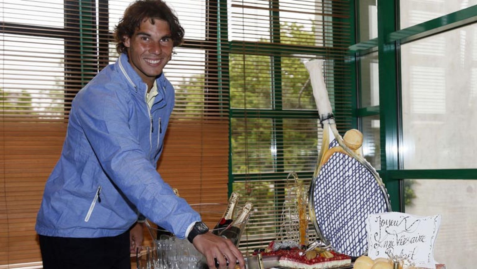 Tras celebrar su cumpleaños este domingo, el tenista español se enfrenta en octavos de Roland Garros contra su amigo el argentino Juan Mónaco, que nunca le ha ganado en tierra batida. Además, Ferrer y Granollers se miden por un puesto en cuartos 