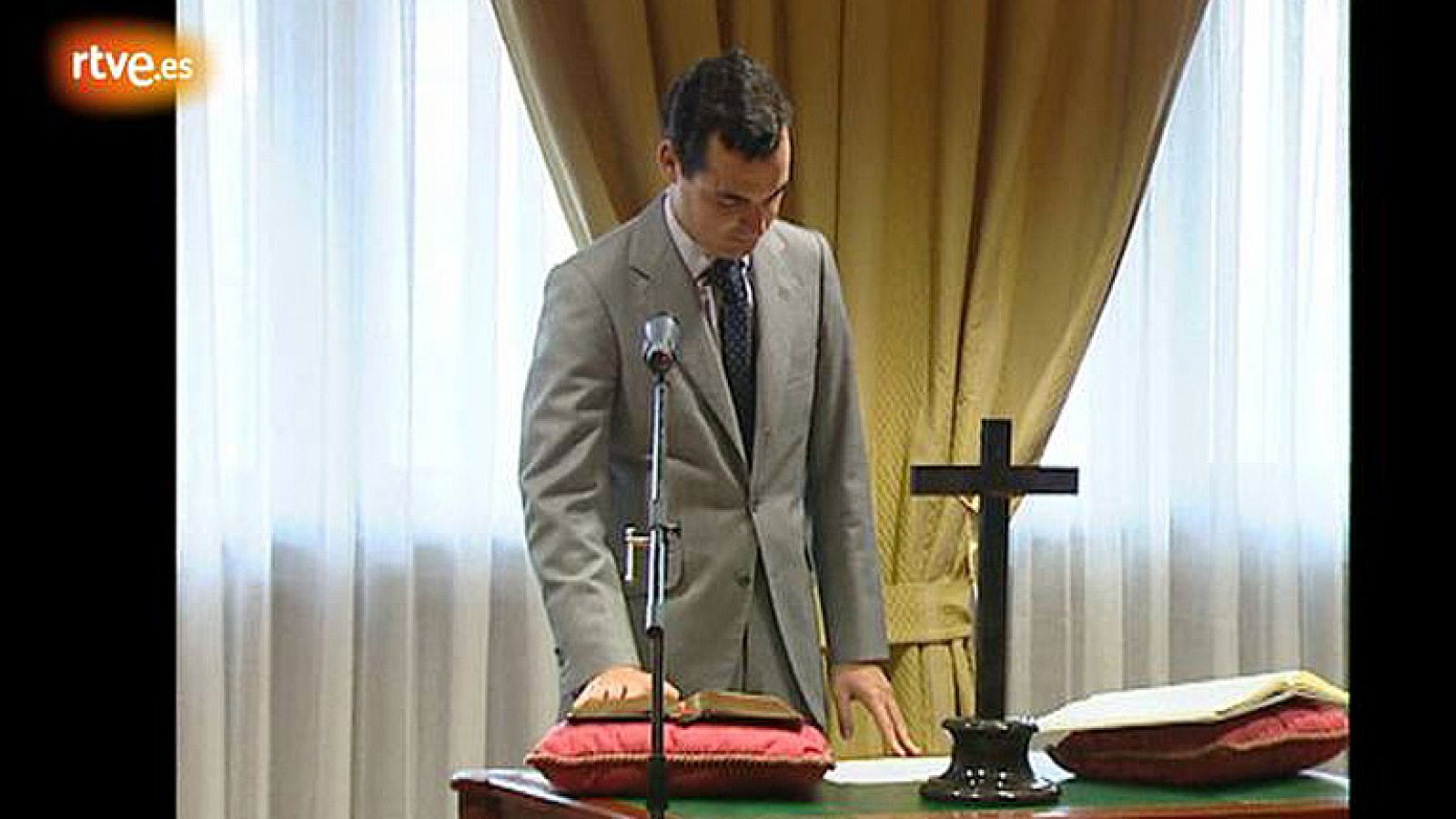 González-Echenique, jurando el cargo como director general para el desarrollo de la Sociedad de la Información - Fue noticia en el Archivo de RTVE | Ver