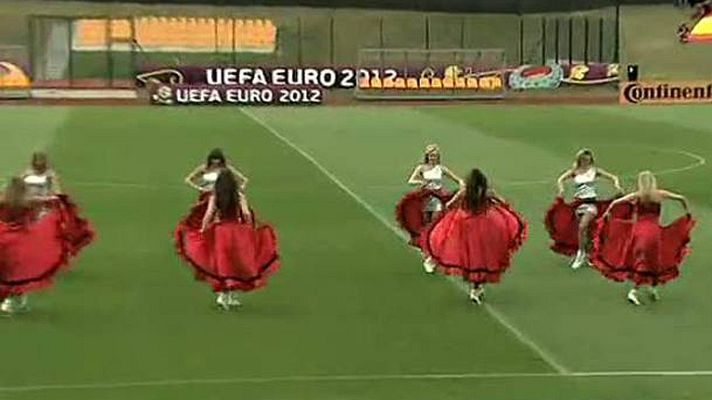 Telediario 1 - Animadoras flamencas y estudiantes Erasmus para cuidar a España