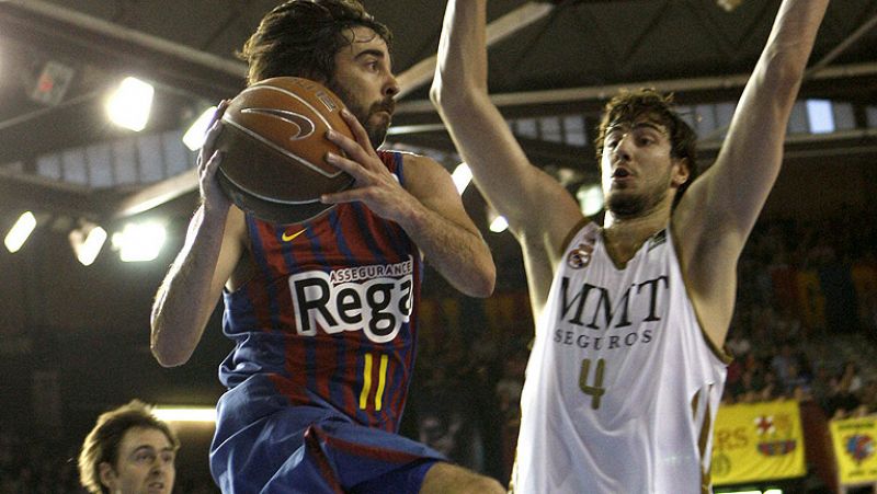 El Barça Regal se ha impuesto 81-80 al Real Madrid gracias a un triple en el último segundo de Marcelinho Huertas, por lo que se adelanta en la serie final de la Liga Endesa (1-0).