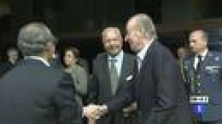 Telediario 1 - El rey, optimista ante la crisis