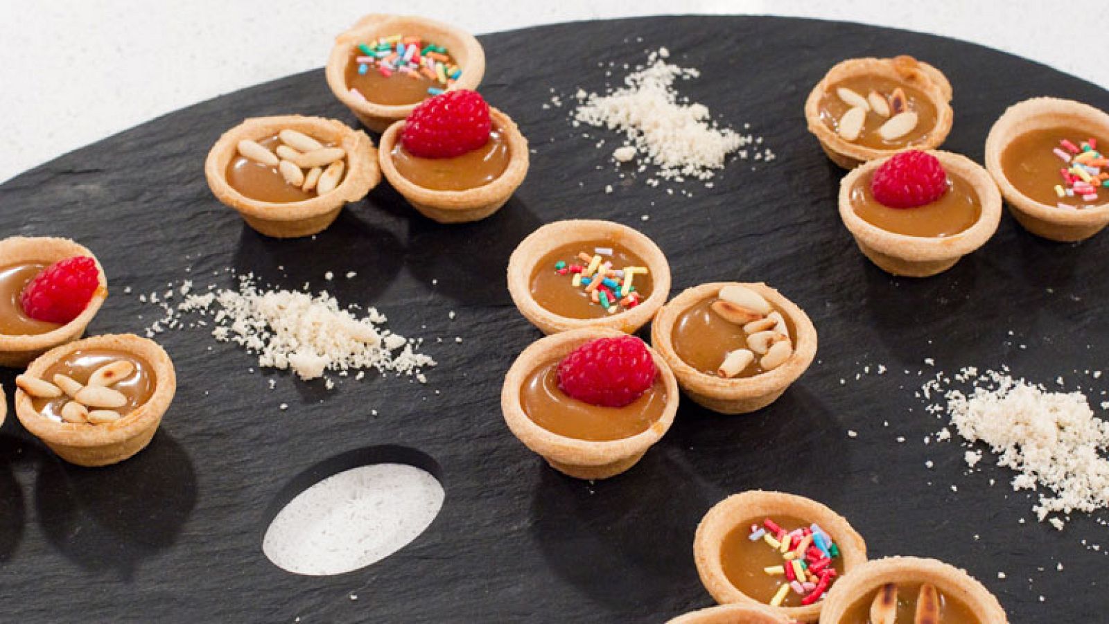 Tartaletas de crema y piñones