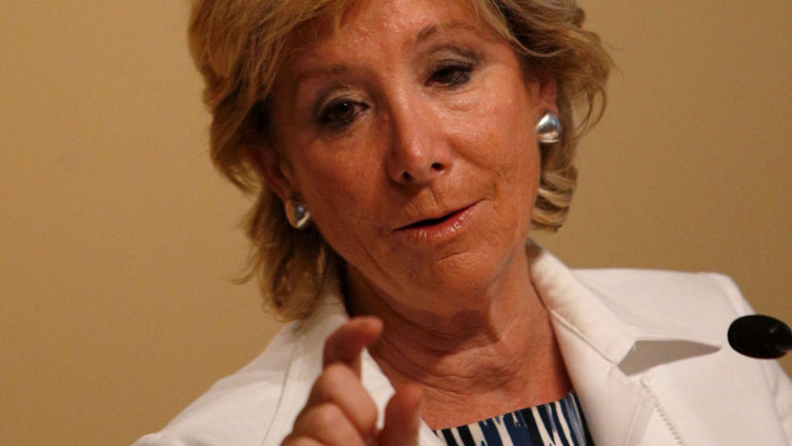 Esperanza Aguirre no sabe cuánto cobrará con la bajada del 10% - Informativo 24h | Ver