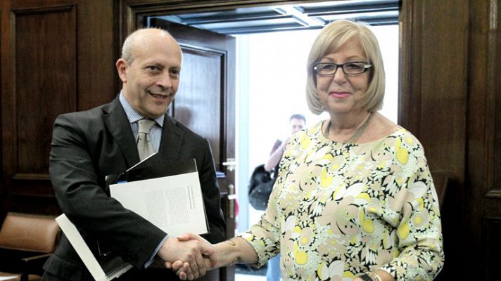 Telediario 1 - Cada autonomía calculará sus costes académicos y aplicará sus tasas