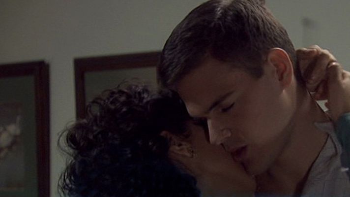 Amar en tiempos revueltos - Alberto y Daniela traicionan a Ceci