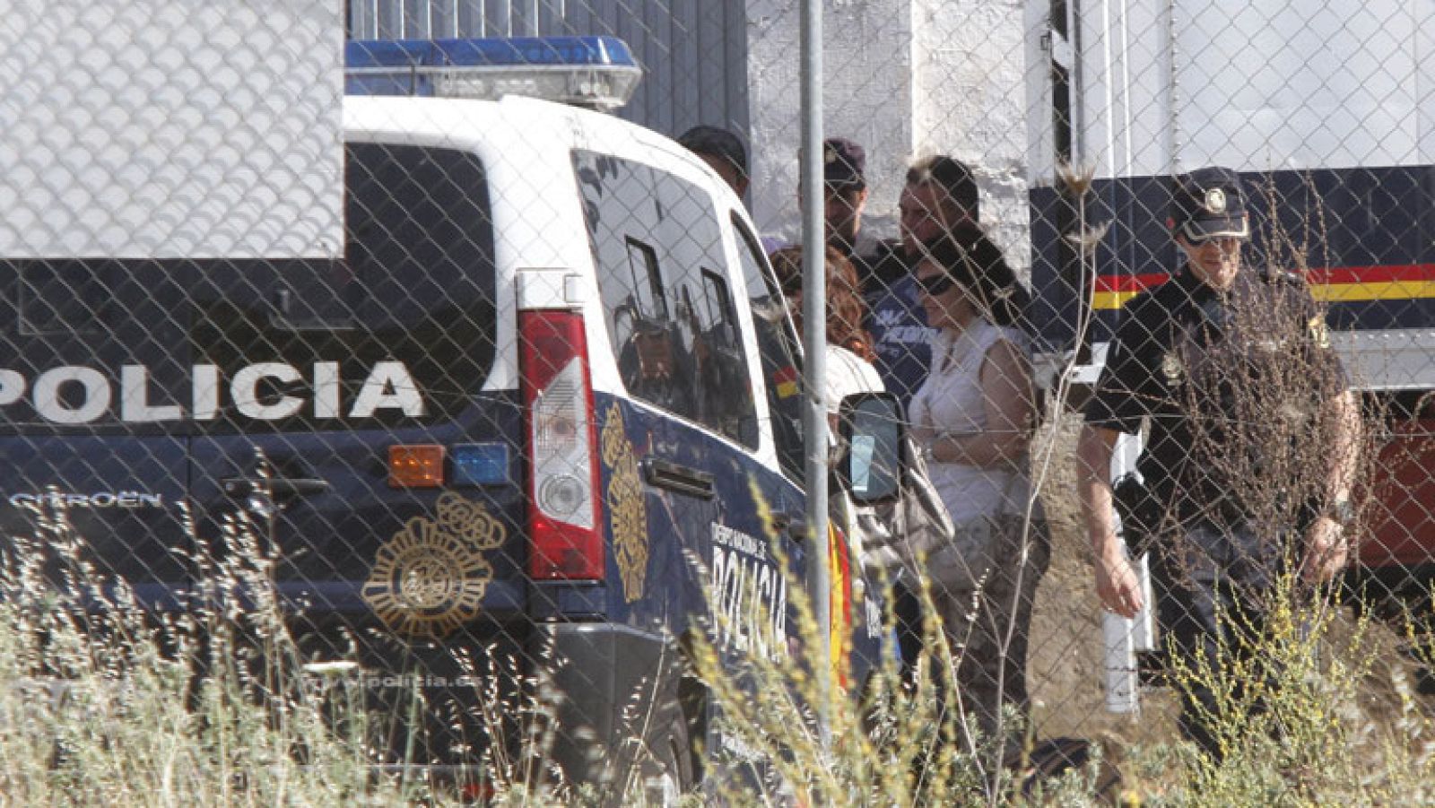 Las labores de búsqueda de pistas que se han retomado este lunes sobre el paradero de Ruth y José, los dos niños desaparecidos en  Córdoba hace más de ocho meses, han concluido en torno a las 21.00  horas en la finca de Las Quemadillas de la capital cordobesa.Allí, el padre de los niños, José Bretón, procesado por presuntos delitos de detención ilegal en la modalidad cualificada de menores y con la agravante de parentesco, y de simulación de delito, estuvo con sus hijos antes de denunciar su supuesta desaparición el 8 de octubre de 2011. En este lugar, la Policía Nacional ha buscado en numerosas ocasiones, todas ellas sin resultados, si bien esta vez se emplea maquinaria pesada y otros medios sofisticados.