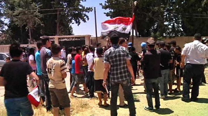 Telediario 1 - Masacre en Siria