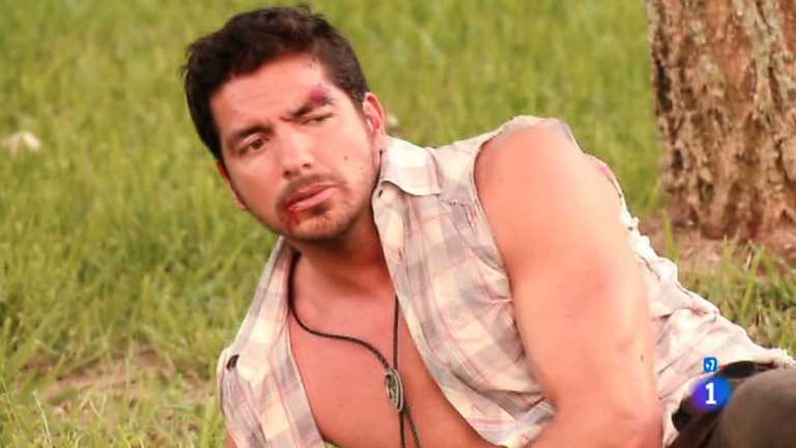 Corazón apasionado - Capítulo 26  - Carmen Rosa se va a cabalgar con Felipe, y les pilla Bruno mientras se besan - Ver ahora