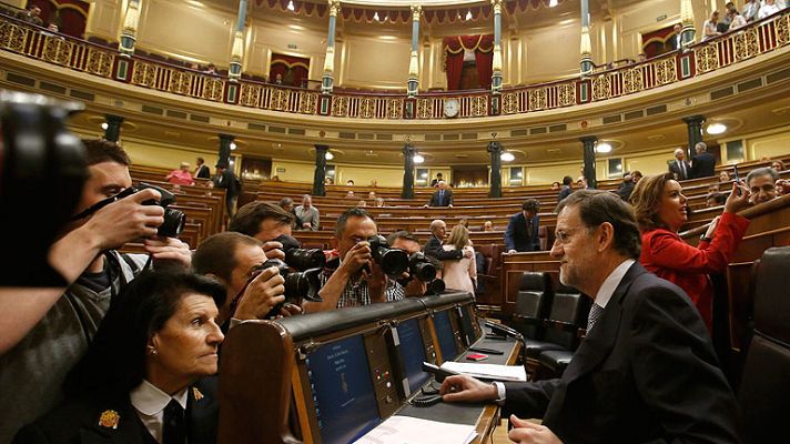 Telediario 1 - Rajoy y cuatro ministros responderán a preguntas sobre el rescate bancario en sesión de control