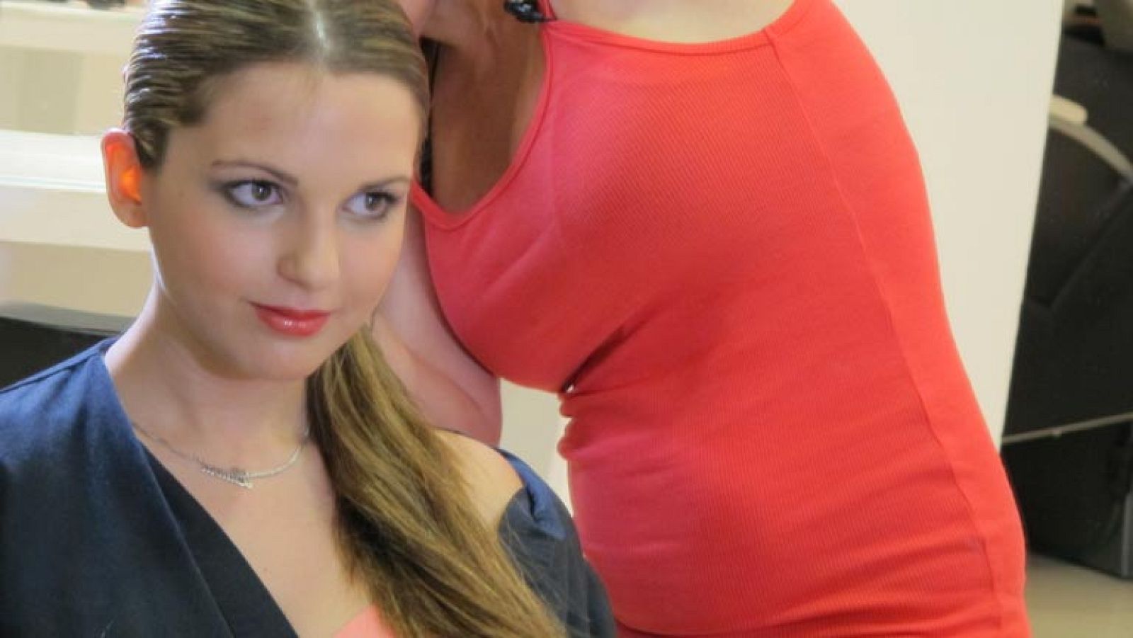 Sin programa: Cómo peinarse con una coleta tensa | RTVE Play