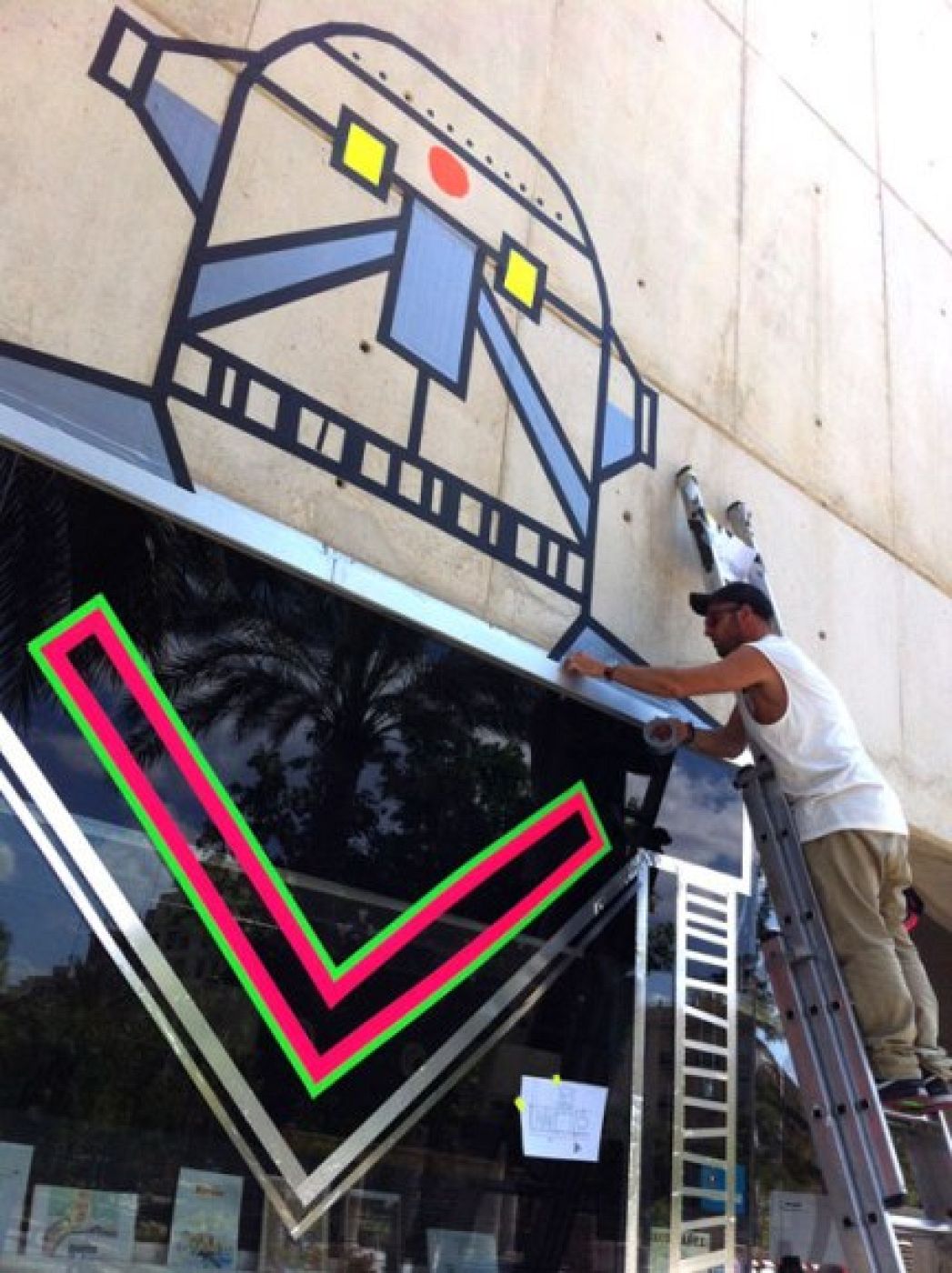 On Off: Diseño adhesivo en el MuVIM - On Off | Ver