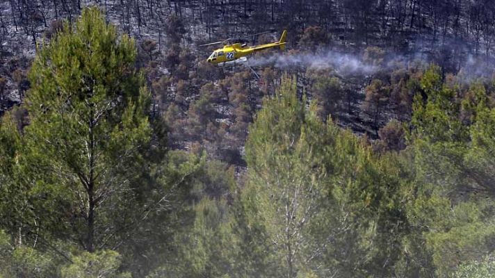 350 desalojados por el fuego