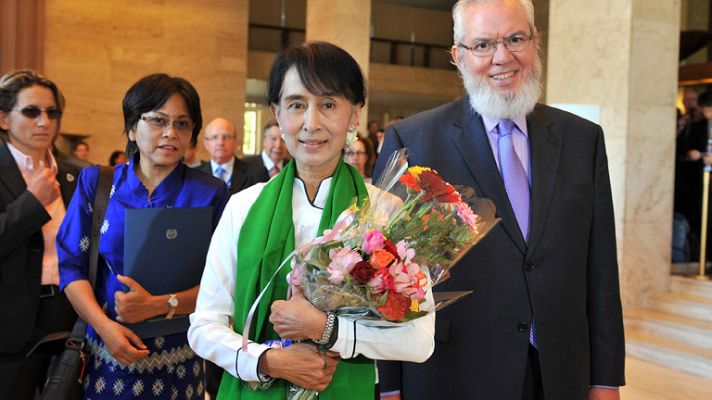 Informativo 24h - La líder opositora birmana Suu Kyi, aclamada en Ginebra en el arranque de su gira europa