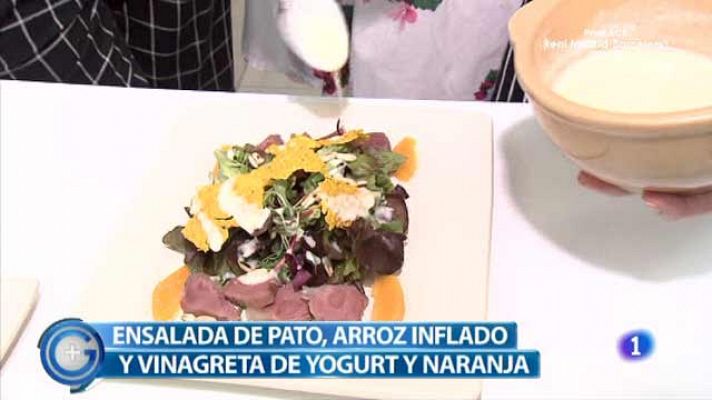 Ensalada de pato con arroz inflado