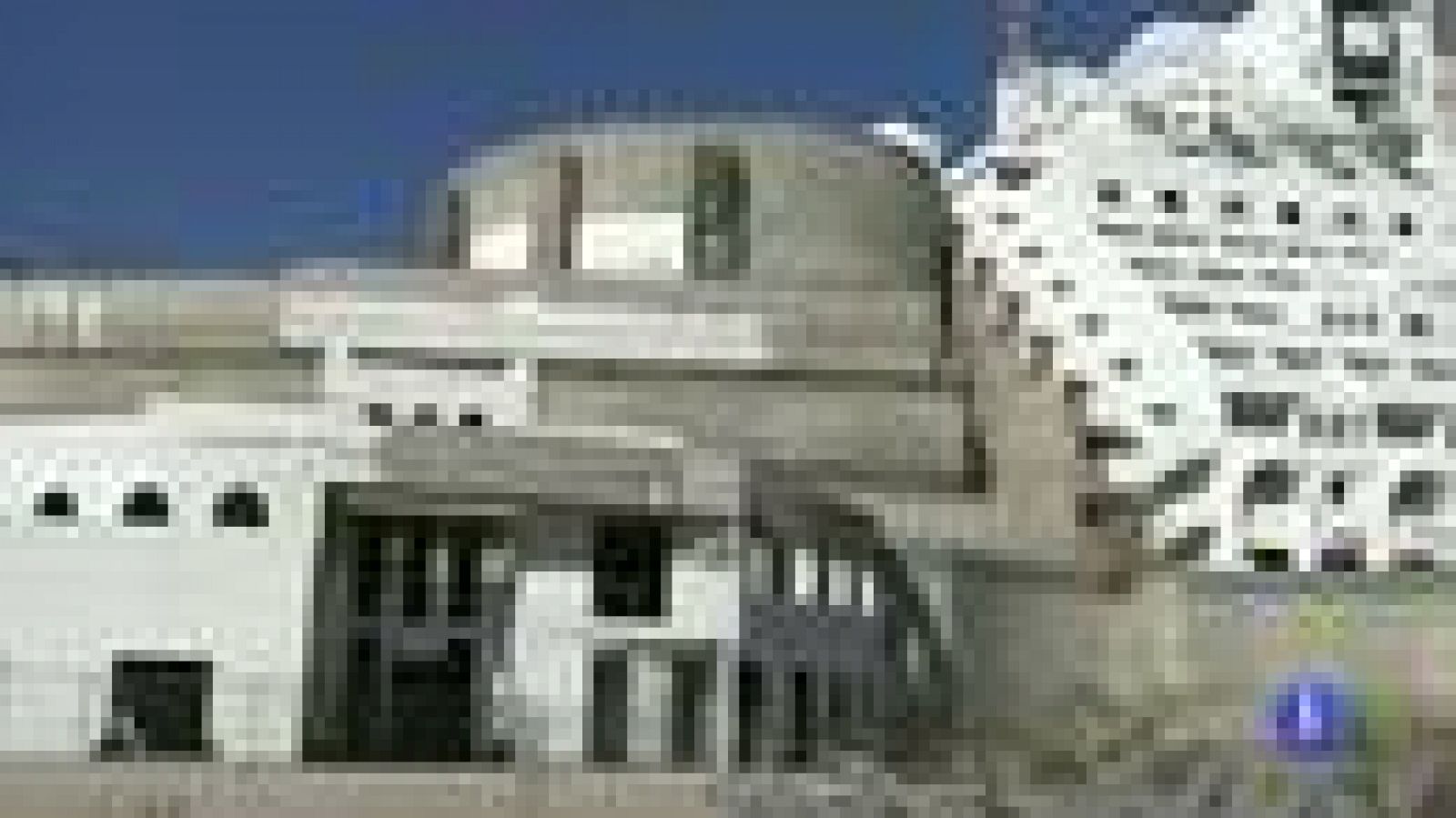 Greenpeace presenta el coste del derribo de la zona del hotel Algarrobico, Almería