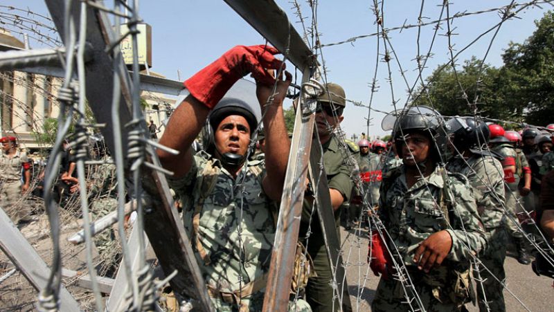 En Egipto el tribunal constitucional ordena la disolución del parlamento