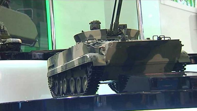 Rosoboronexport acusada de vender armamento a Siria expone en la Feria de armas en Paris